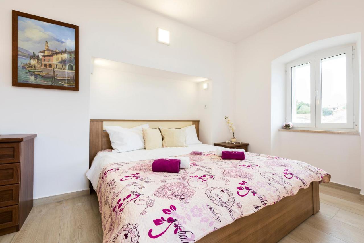 Apartmani I Soba Roberto I Mirjana Valun Buitenkant foto