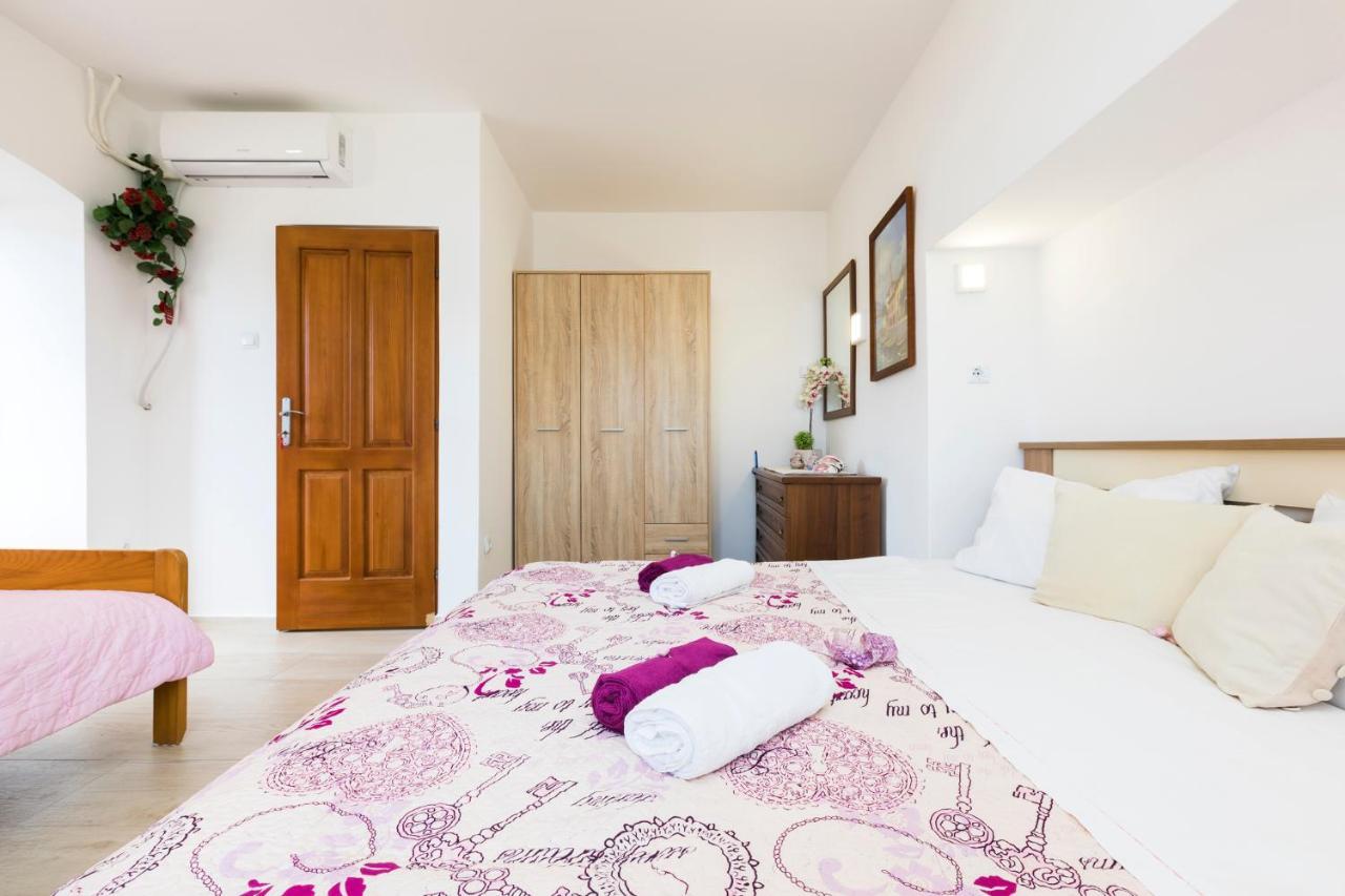 Apartmani I Soba Roberto I Mirjana Valun Buitenkant foto