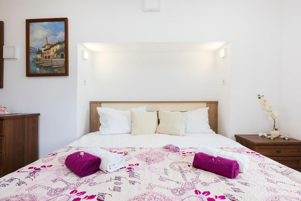 Apartmani I Soba Roberto I Mirjana Valun Buitenkant foto