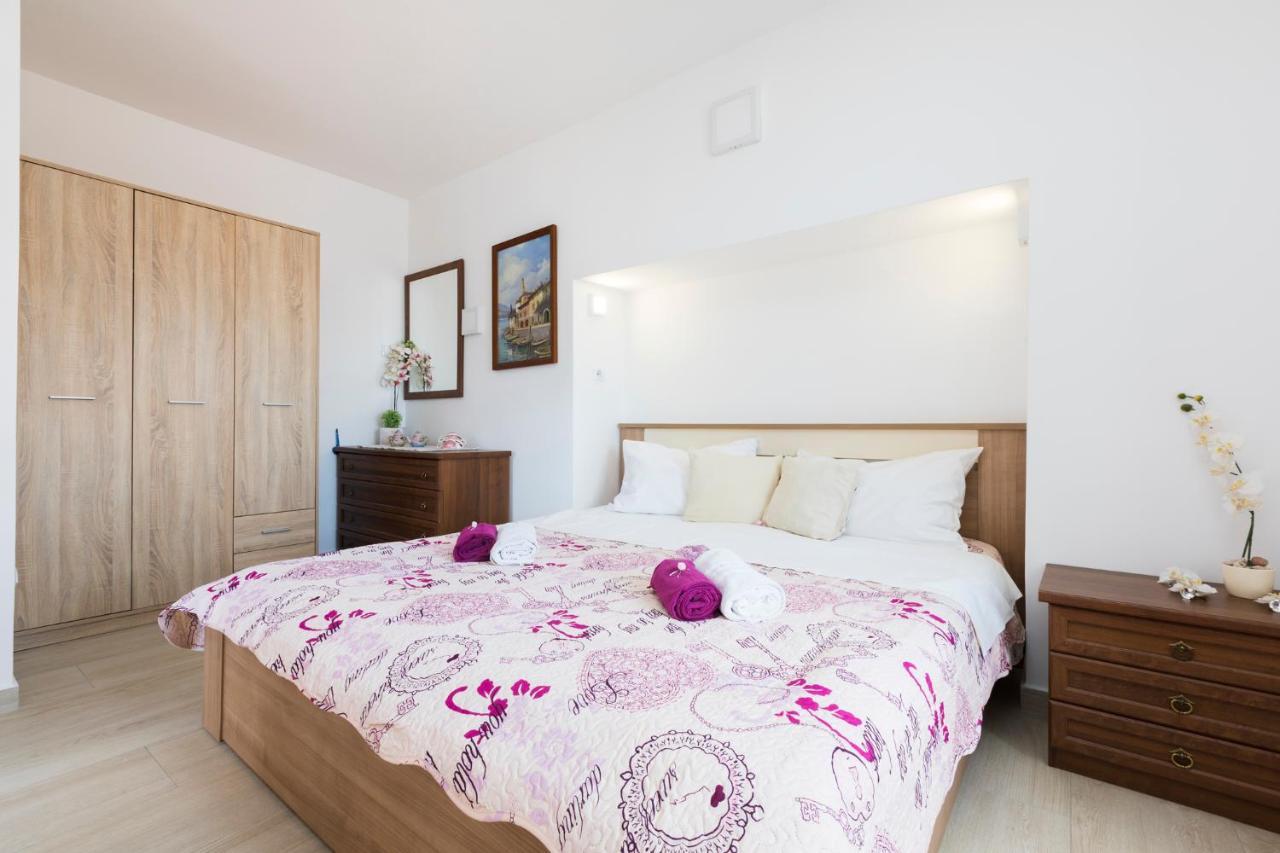 Apartmani I Soba Roberto I Mirjana Valun Buitenkant foto