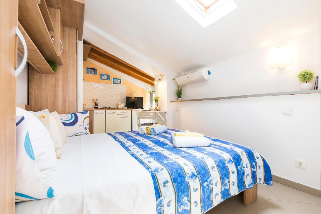 Apartmani I Soba Roberto I Mirjana Valun Buitenkant foto