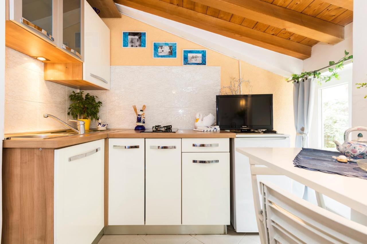 Apartmani I Soba Roberto I Mirjana Valun Buitenkant foto