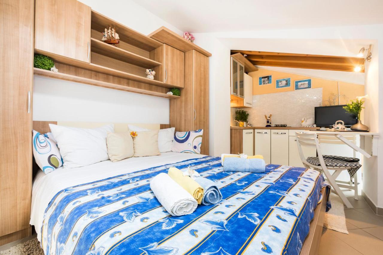 Apartmani I Soba Roberto I Mirjana Valun Buitenkant foto