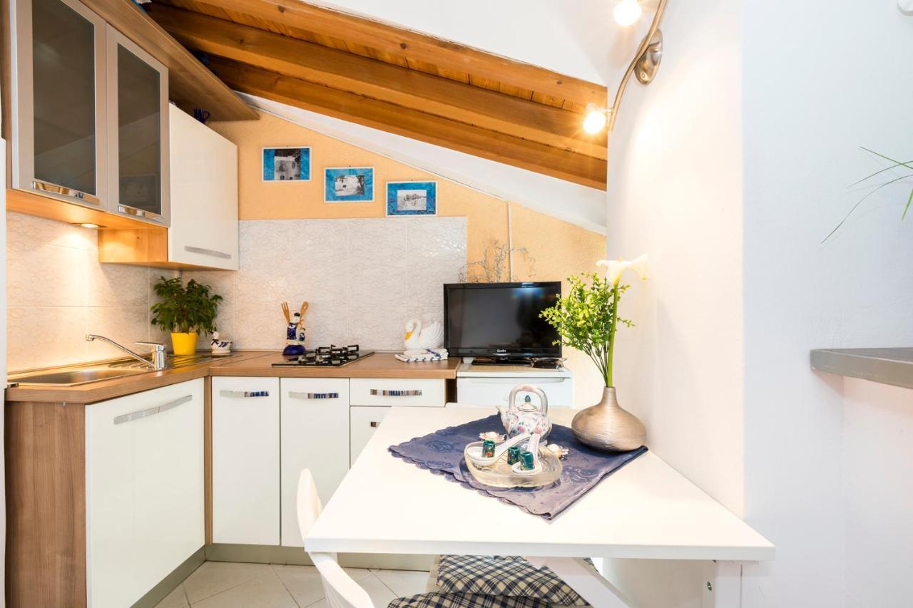 Apartmani I Soba Roberto I Mirjana Valun Buitenkant foto