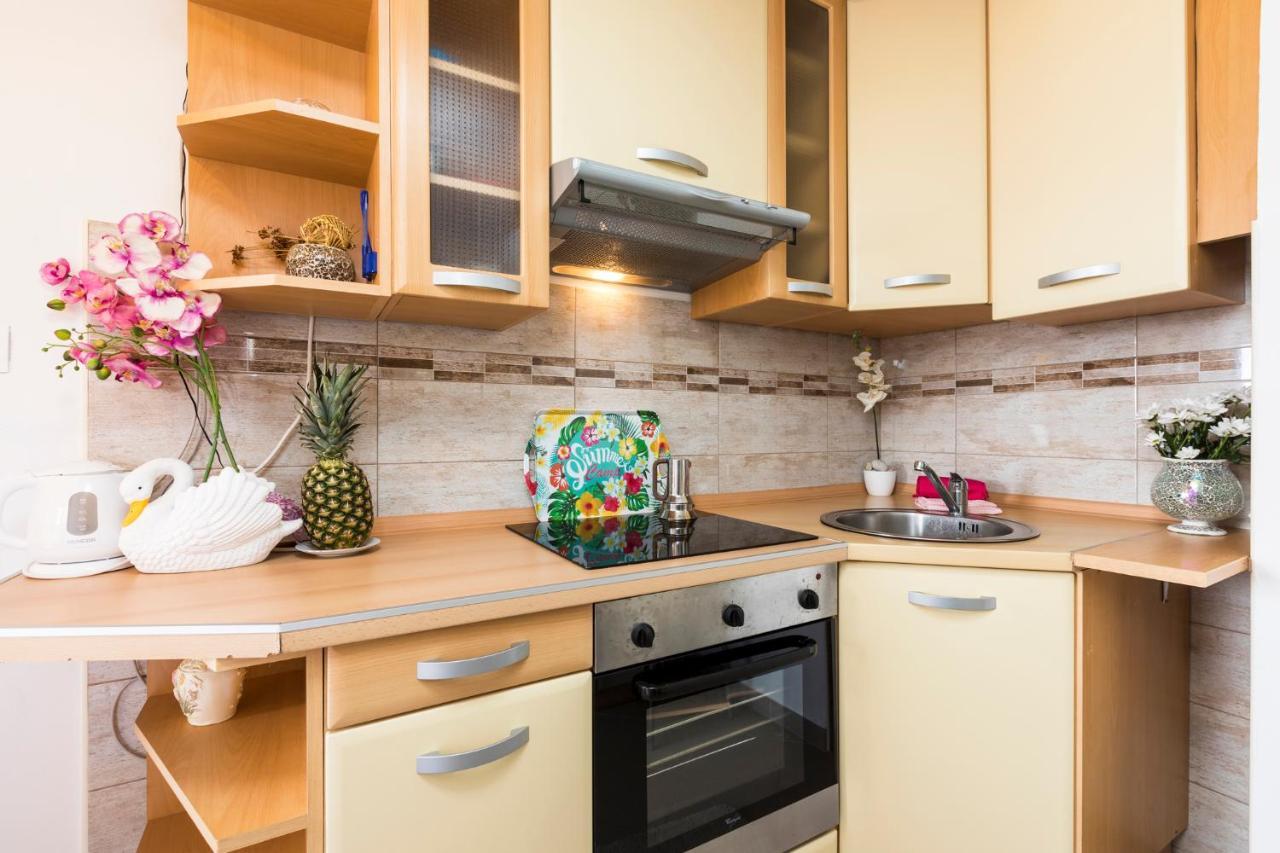 Apartmani I Soba Roberto I Mirjana Valun Buitenkant foto
