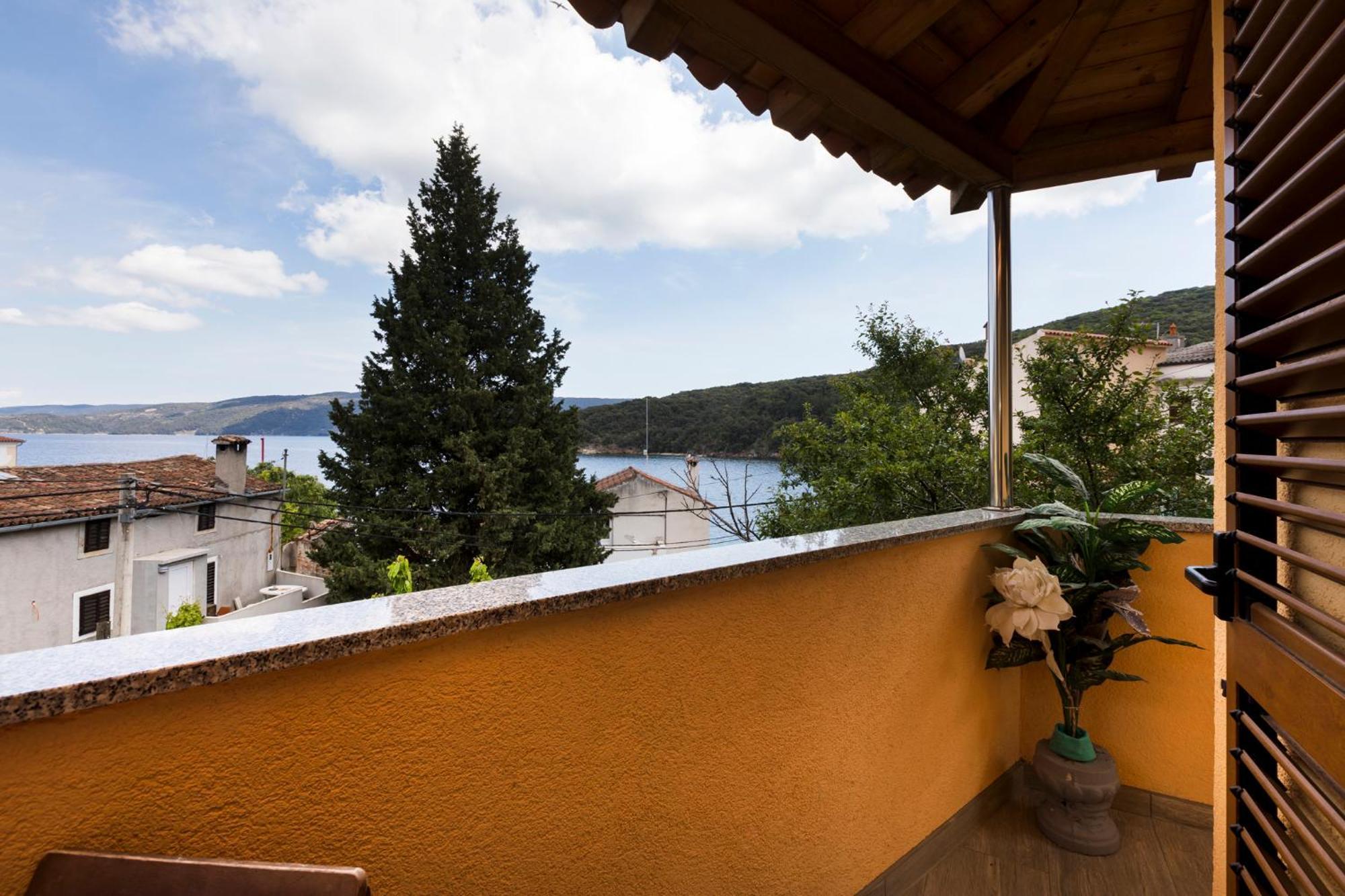 Apartmani I Soba Roberto I Mirjana Valun Buitenkant foto