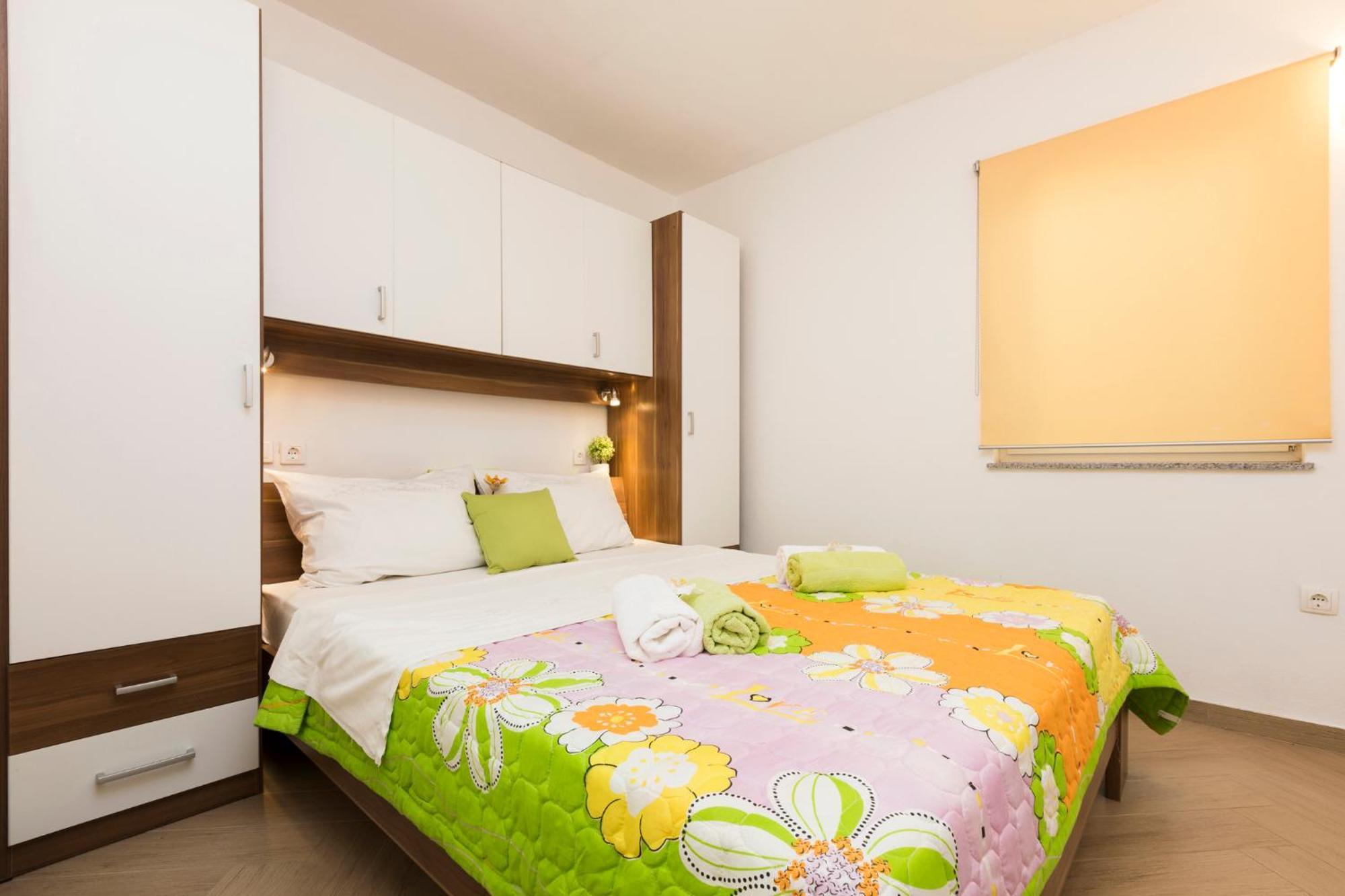 Apartmani I Soba Roberto I Mirjana Valun Buitenkant foto