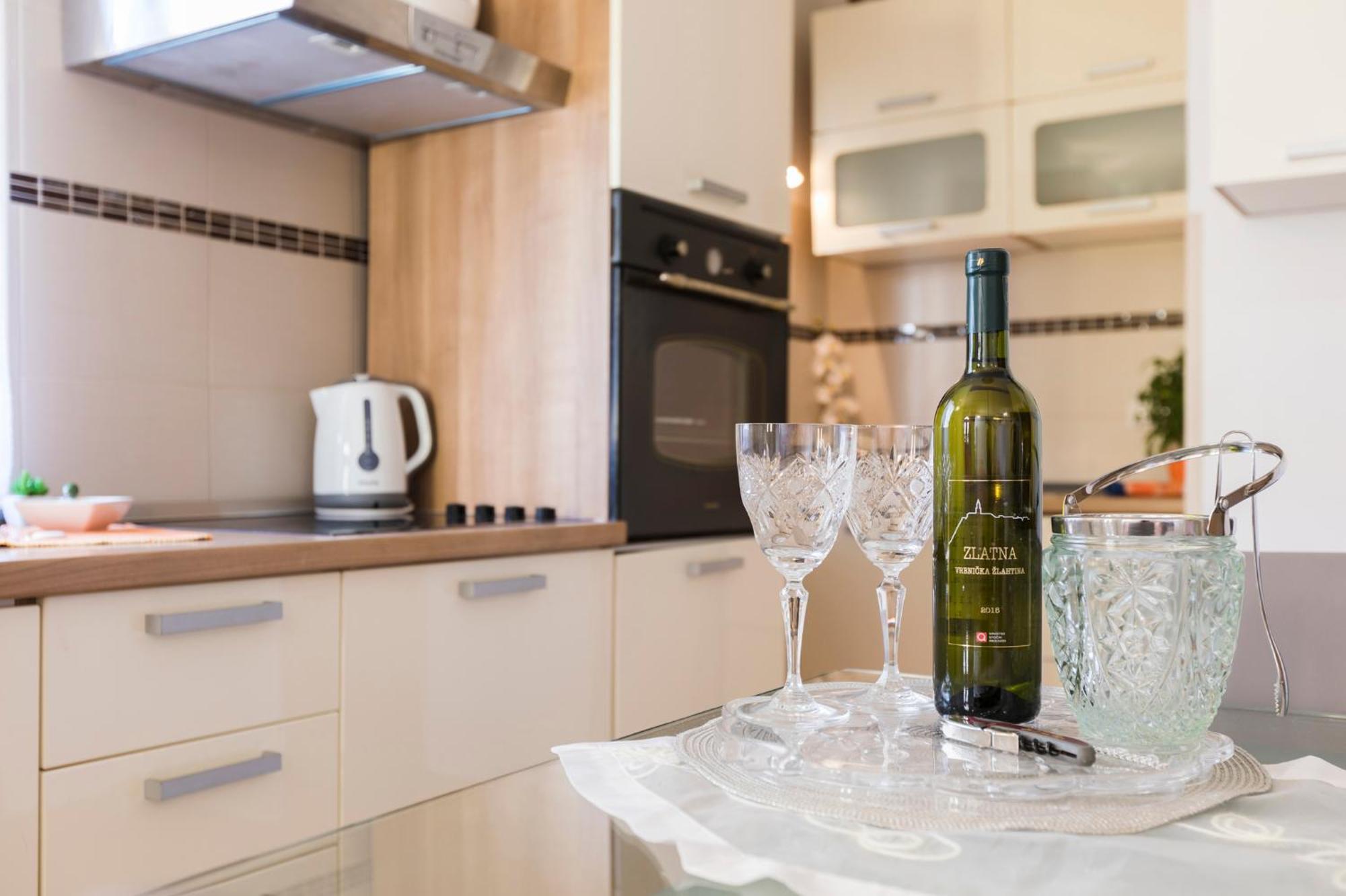 Apartmani I Soba Roberto I Mirjana Valun Buitenkant foto