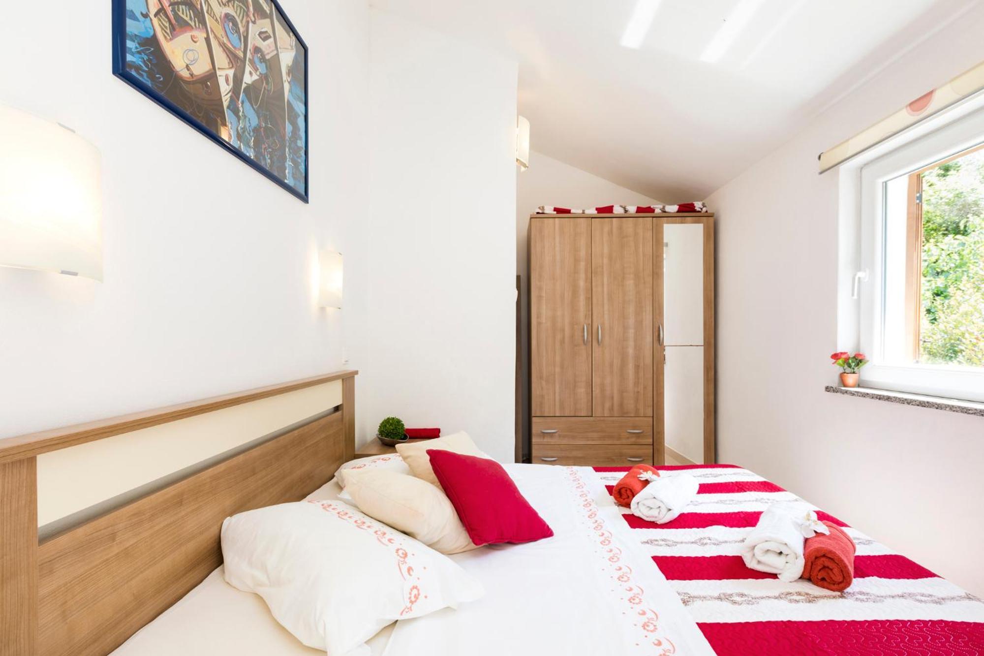 Apartmani I Soba Roberto I Mirjana Valun Buitenkant foto