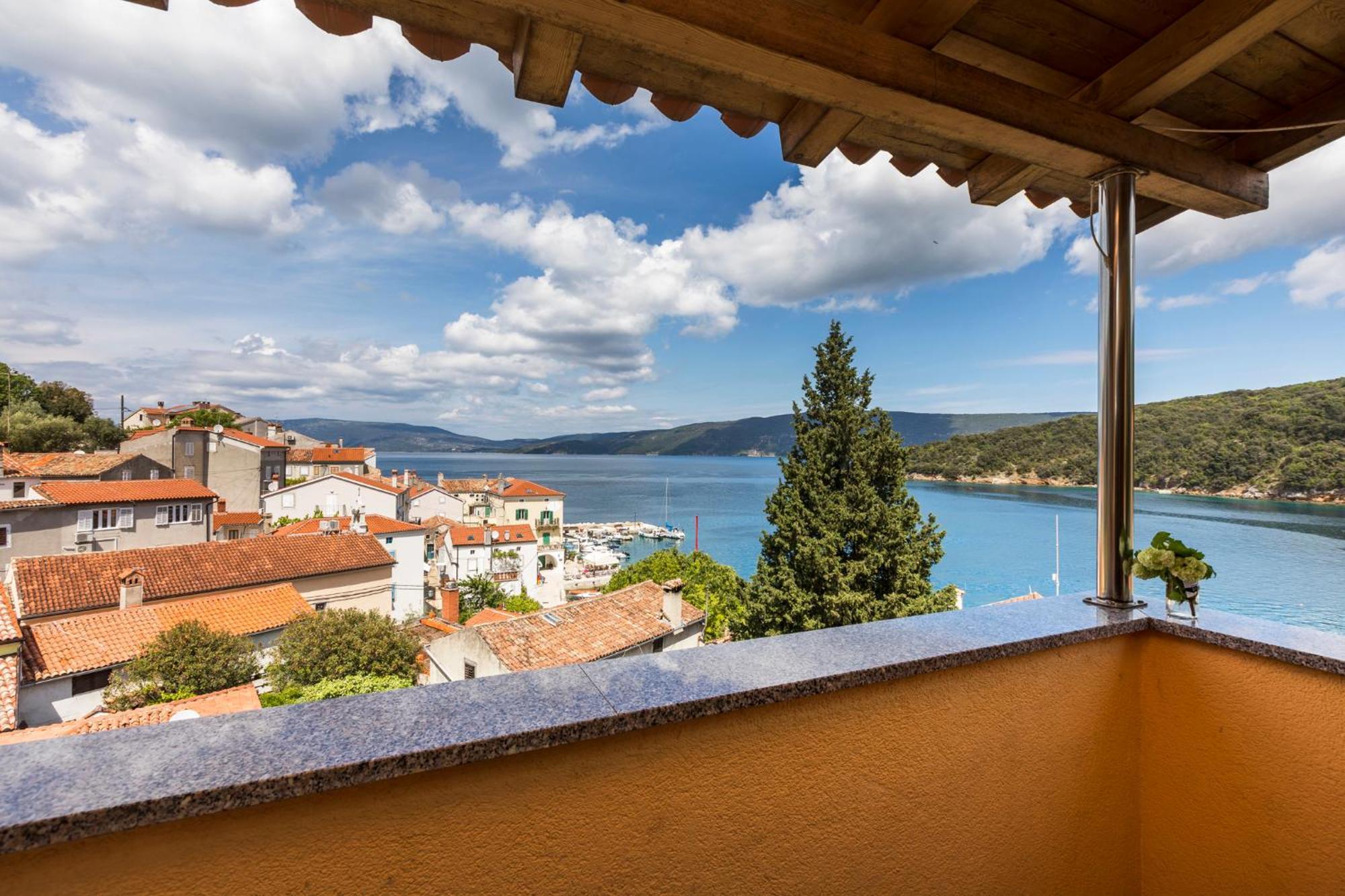 Apartmani I Soba Roberto I Mirjana Valun Buitenkant foto